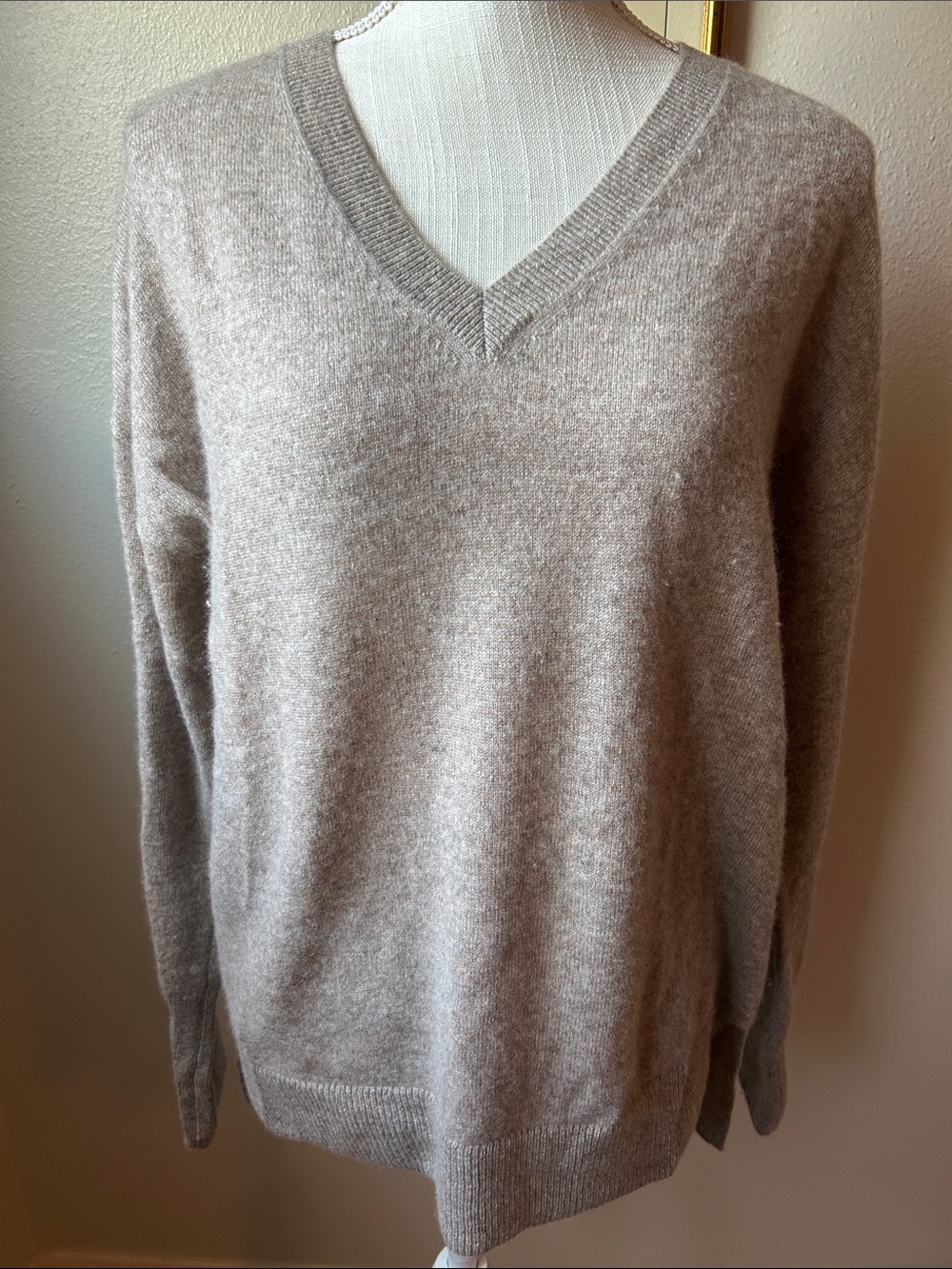 Tahari 100% Cashmere V-Neck Sweater